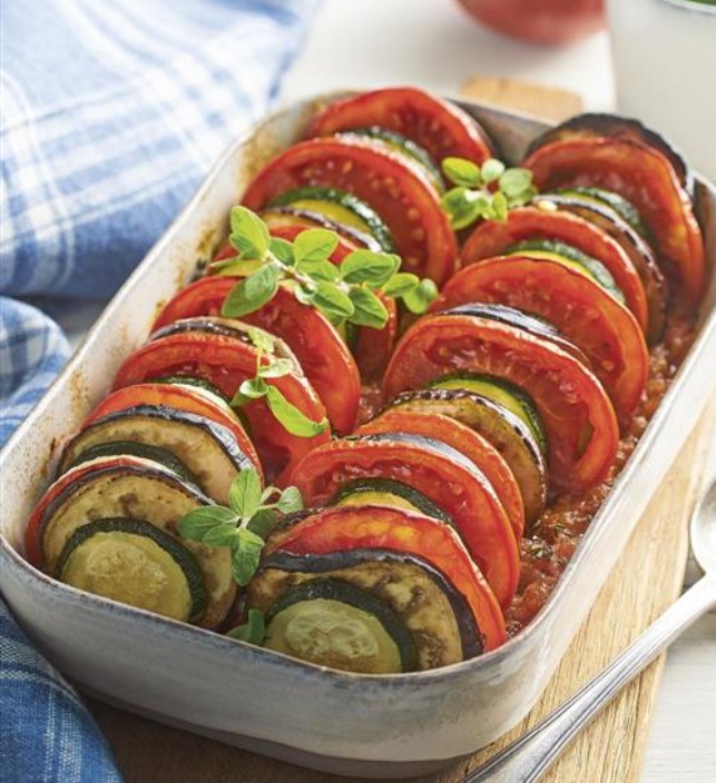 RATATOUILLE DE CALABACÍN, BERENJENA Y TOMATE CON TORTILLA DE ATÚN Y PURÉ DE PATATA